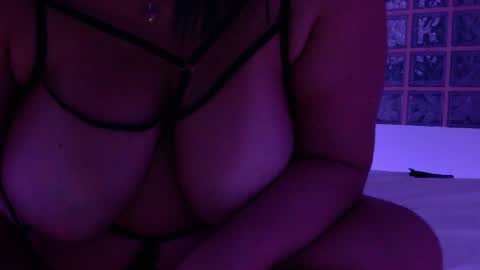 Luna Velvet online show from May 15, 2026, 11:01 pm