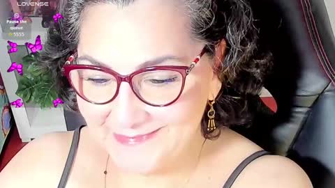 Snapshot of cataleya_mom_ chatting on October 21, 2025, 2:56 am cataleya  online show from October 21, 2025, 2:56 am