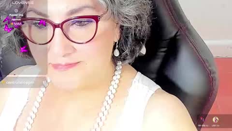 Snapshot of cataleya_mom_ chatting on October 25, 2025, 11:07 am cataleya  online show from October 25, 2025, 11:07 am