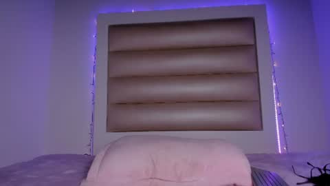 Snapshot of catalina_jade chatting on June 18, 2026, 2:54 pm Cata online show from June 18, 2026, 2:54 pm
