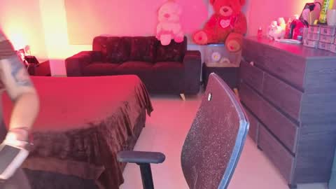 Catalina online show from April 20, 2026, 3:53 am