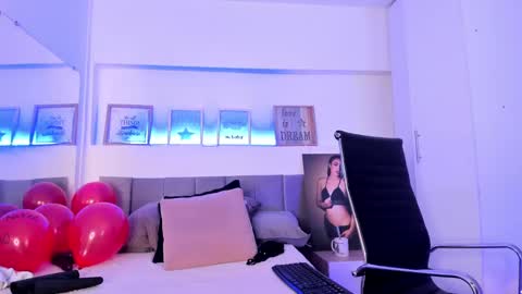 Catalina online show from February 18, 2025, 2:06 pm