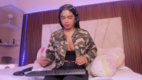 Snapshot of catalleya_f chatting on May 1, 2026, 8:02 pm catalleya_f online show from May 1, 2026, 8:02 pm