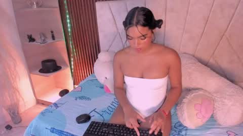 Snapshot of catalleya_f chatting on May 11, 2026, 8:17 pm catalleya_f online show from May 11, 2026, 8:17 pm