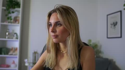 catecrago  online show from February 12, 2025, 5:05 pm