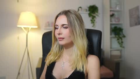 catecrago  online show from December 15, 2025, 9:02 am