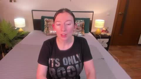 Snapshot of catherinewalls chatting on July 5, 2026, 4:19 am Catrin online show from July 5, 2026, 4:19 am
