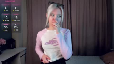 Mia online show from March 9, 2026, 11:03 am