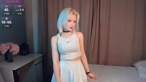 Mia online show from March 28, 2026, 11:21 am