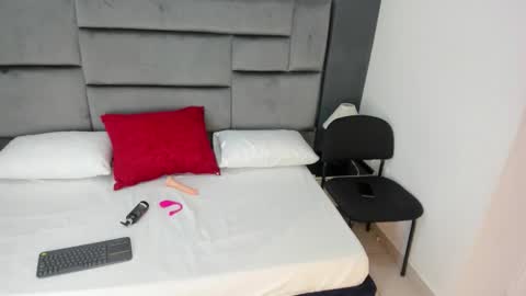 Catleya online show from December 15, 2025, 12:09 pm