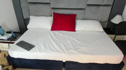 Catleya online show from December 20, 2025, 12:12 pm