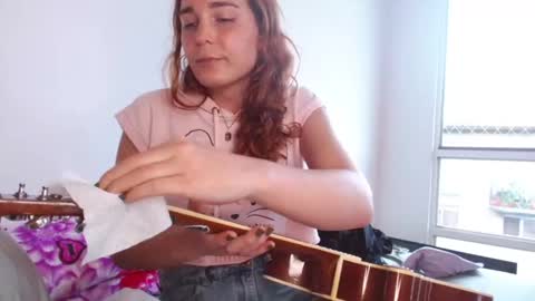 Snapshot of catnessa_ chatting on February 19, 2025, 9:36 pm Catalina Restrepo online show from February 19, 2025, 9:36 pm