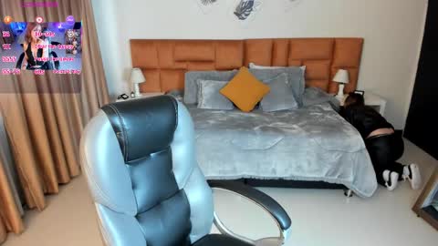 catti_brie_ online show from October 28, 2025, 12:09 pm