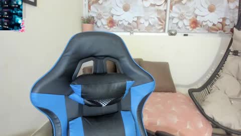 Snapshot of caty_sex4u chatting on March 8, 2025, 11:48 am caty online show from March 8, 2025, 11:48 am