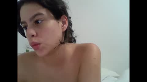 Snapshot of cazadora80s chatting on December 17, 2025, 6:52 am cazadora80s online show from December 17, 2025, 6:52 am
