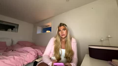 Snapshot of ccdollx chatting on July 15, 2026, 9:09 pm ccdollx online show from July 15, 2026, 9:09 pm