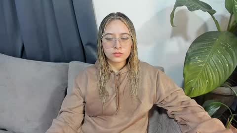 Snapshot of ccuteass chatting on December 3, 2024, 11:55 am ccuteass online show from December 3, 2024, 11:55 am