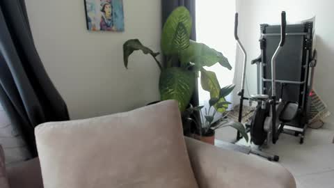 Snapshot of ccuteass chatting on December 4, 2024, 2:37 pm ccuteass online show from December 4, 2024, 2:37 pm