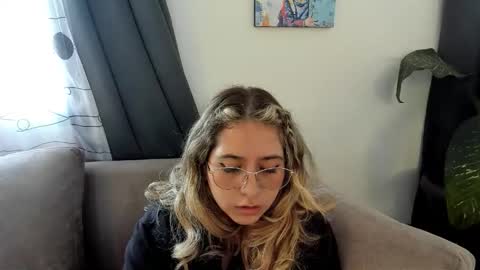 Snapshot of ccuteass chatting on December 12, 2024, 1:17 pm ccuteass online show from December 12, 2024, 1:17 pm