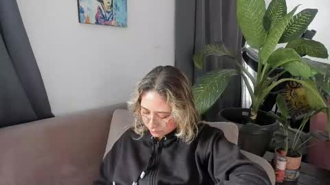 Snapshot of ccuteass chatting on March 7, 2025, 3:39 pm ccuteass online show from March 7, 2025, 3:39 pm