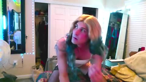 Allie North online show from October 5, 2025, 8:23 am