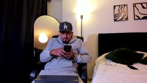 cefiro93 online show from April 8, 2026, 12:21 am