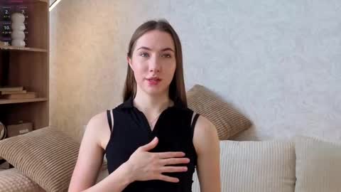 Josie Manesi online show from September 24, 2025, 5:44 am