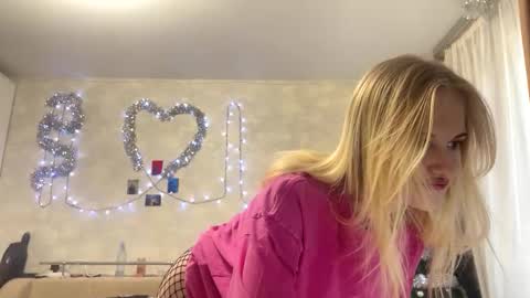 Selene online show from December 2, 2025, 7:47 am