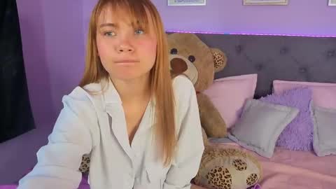 Snapshot of celeste_london chatting on June 4, 2026, 7:42 pm C E L E S T E online show from June 4, 2026, 7:42 pm
