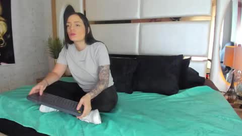 Snapshot of celeste_starsss chatting on September 14, 2025, 3:49 am celeste_starsss online show from September 14, 2025, 3:49 am