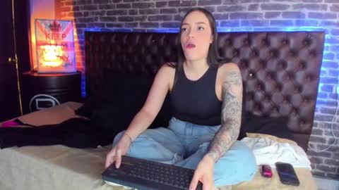 celeste_starsss online show from November 14, 2025, 12:48 pm