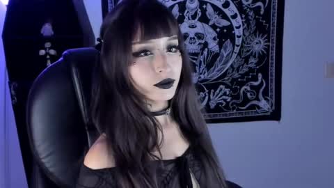   online show from September 20, 2025, 9:05 pm