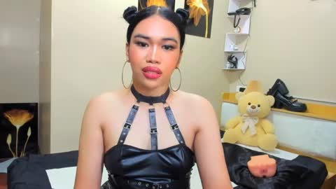 celestinaxisabella online show from April 13, 2026, 4:07 am