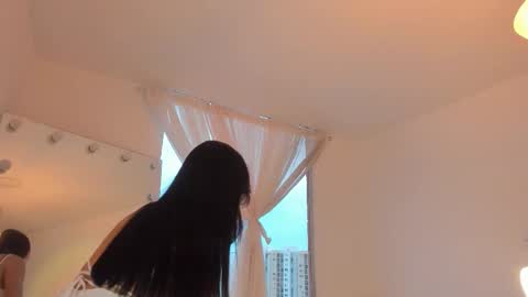 Snapshot of celia_dubois chatting on September 19, 2025, 6:41 pm Ari online show from September 19, 2025, 6:41 pm