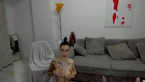 Snapshot of celine_roxelle chatting on February 5, 2025, 11:28 pm Celine Roxelle online show from February 5, 2025, 11:28 pm