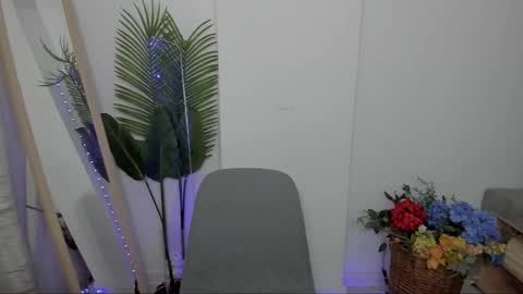 Snapshot of celine_roxelle chatting on October 10, 2025, 6:51 pm Celine Roxelle online show from October 10, 2025, 6:51 pm