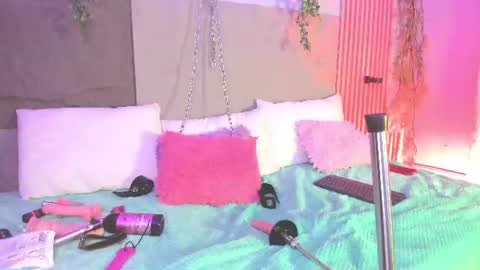 Snapshot of centaurigirls chatting on June 19, 2026, 3:11 am Hello guys my name is Sofi and Lizzie and Vanessa online show from June 19, 2026, 3:11 am