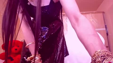 Cerise online show from March 3, 2025, 3:30 am