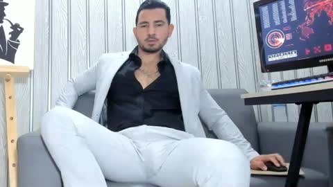Snapshot of cesar_dant chatting on April 22, 2026, 4:52 pm Cesar online show from April 22, 2026, 4:52 pm