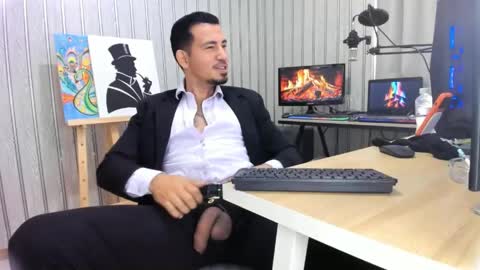 Snapshot of cesar_dant chatting on May 2, 2026, 4:01 pm Cesar online show from May 2, 2026, 4:01 pm