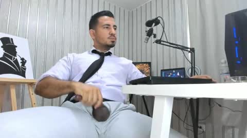 Snapshot of cesar_dant chatting on May 20, 2026, 7:42 pm Cesar online show from May 20, 2026, 7:42 pm