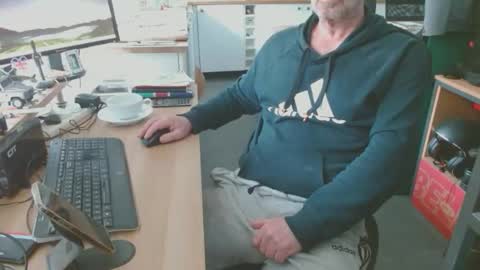 Snapshot of ch400 chatting on May 3, 2026, 12:55 pm ch400 online show from May 3, 2026, 12:55 pm