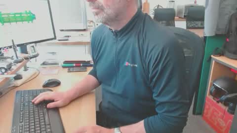 Snapshot of ch400 chatting on May 26, 2026, 2:57 pm ch400 online show from May 26, 2026, 2:57 pm