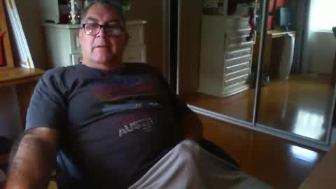 Snapshot of chalkstall chatting on September 12, 2025, 5:18 am Chalky online show from September 12, 2025, 5:18 am