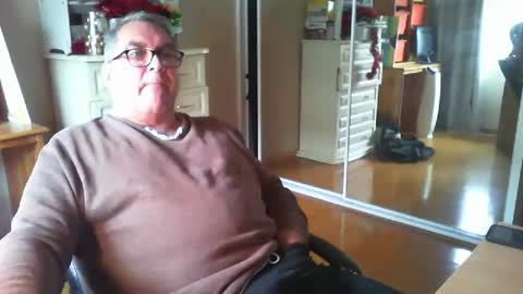 Snapshot of chalkstall chatting on September 15, 2025, 7:41 am Chalky online show from September 15, 2025, 7:41 am