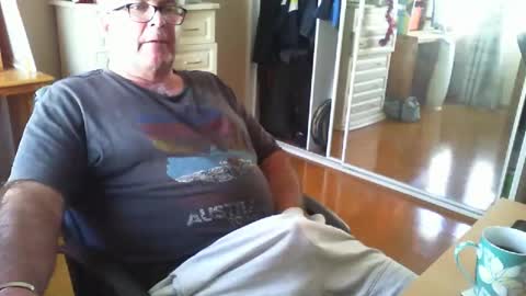 Snapshot of chalkstall chatting on September 24, 2025, 5:33 am Chalky online show from September 24, 2025, 5:33 am