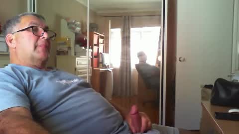 Snapshot of chalkstall chatting on October 17, 2025, 5:43 am Chalky online show from October 17, 2025, 5:43 am