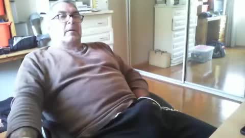 Snapshot of chalkstall chatting on May 3, 2026, 3:23 am Chalky online show from May 3, 2026, 3:23 am