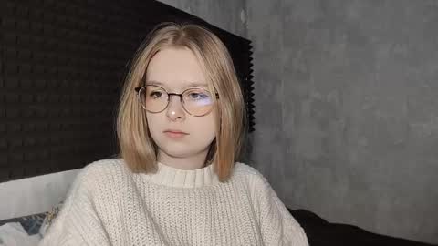 Lia online show from February 24, 2026, 7:39 am