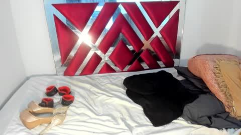 Snapshot of channellross chatting on February 25, 2025, 3:42 am Chanell online show from February 25, 2025, 3:42 am